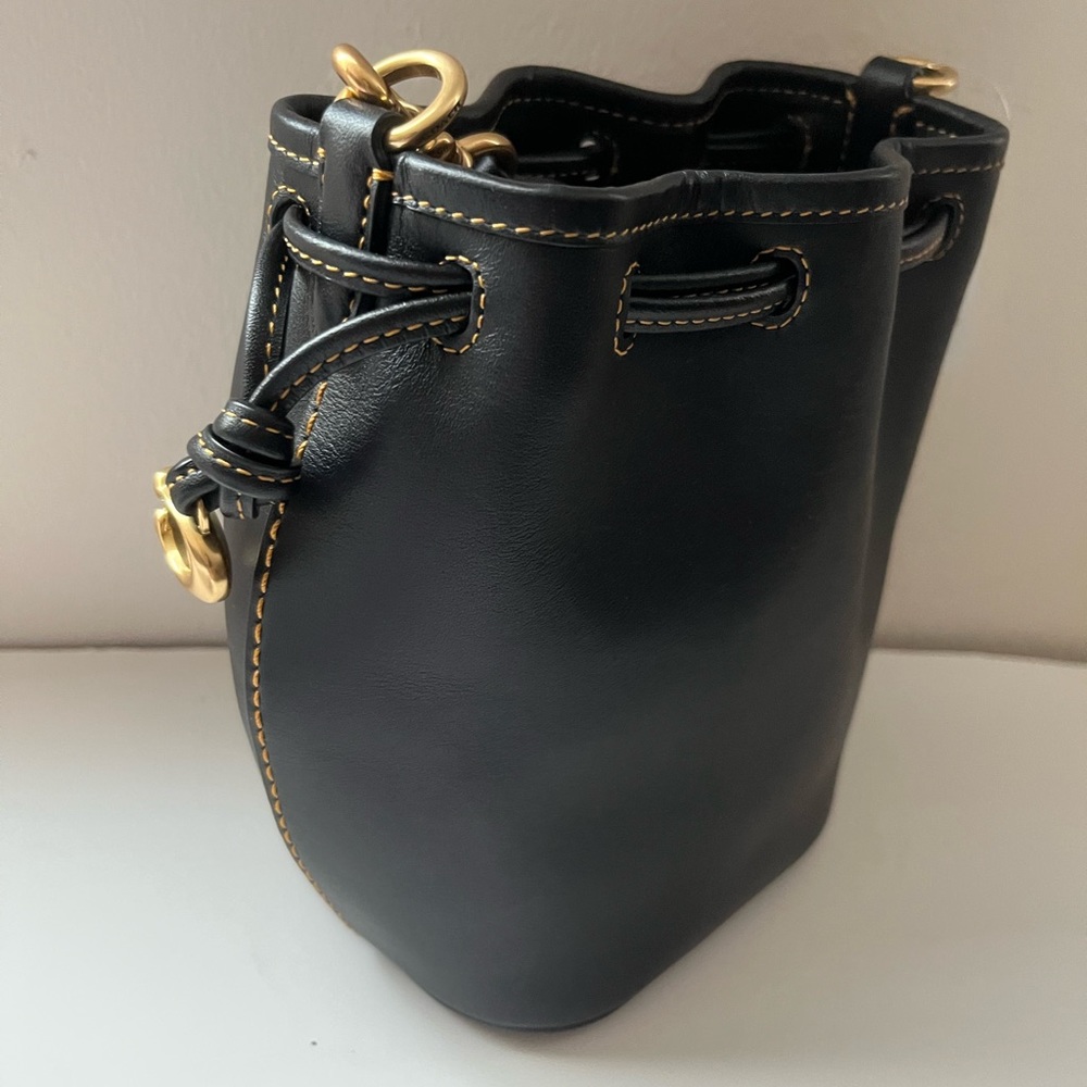 Coach 1941 Camila Bucket Crossbody Bag in Brass/Black Glovetanned Leather NWT - Picture 6 of 9